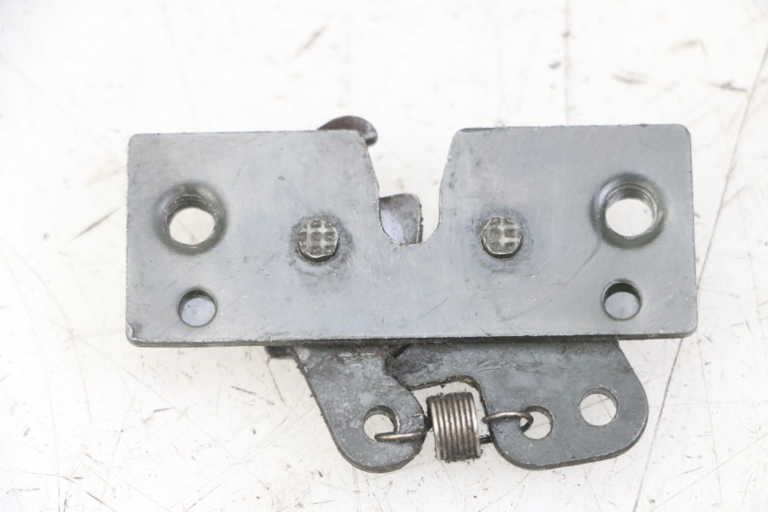 photo de Zamek siedzenia PEUGEOT SATELIS 125 (2013 - 2018) - Zoom stanu zużycia