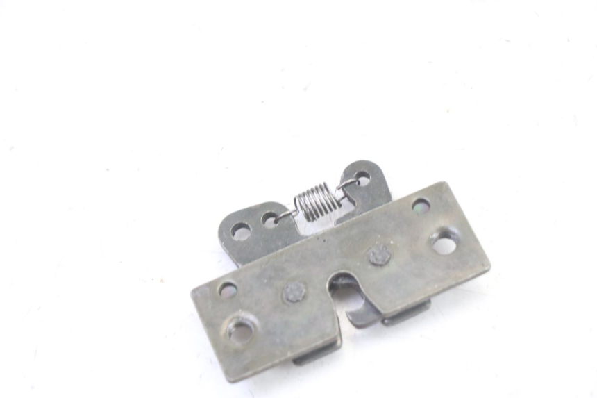 photo de Zamek siedzenia PEUGEOT SATELIS 125 (2013 - 2018) - Zoom stanu zużycia