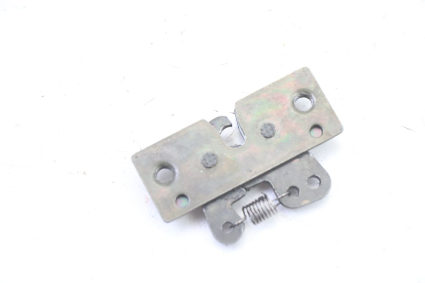 photo de Zamek siedzenia PEUGEOT SATELIS 125 (2013 - 2018) - Inny kąt widzenia