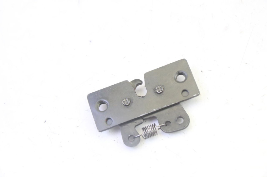 photo de Zamek siedzenia PEUGEOT SATELIS 125 (2013 - 2018) - Zoom stanu zużycia