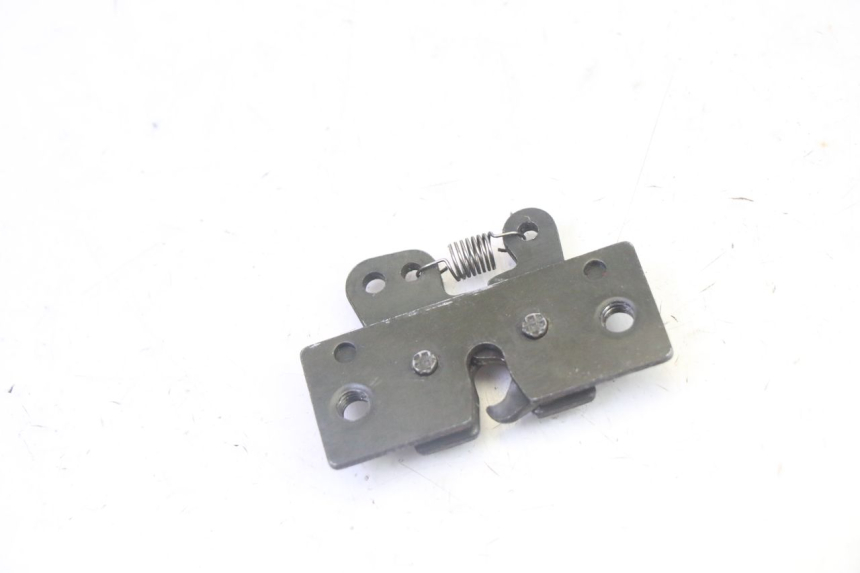 photo de Zamek siedzenia PEUGEOT SATELIS 125 (2013 - 2018) - Inny kąt widzenia