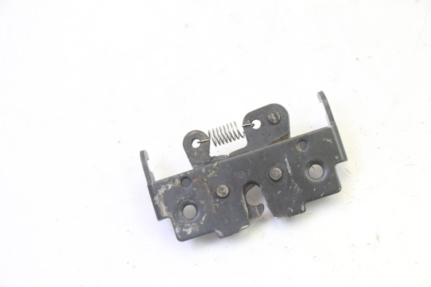 photo de Zamek siedzenia APRILIA SR R 2T LC 50 (2018 - 2021) - Zoom stanu zużycia