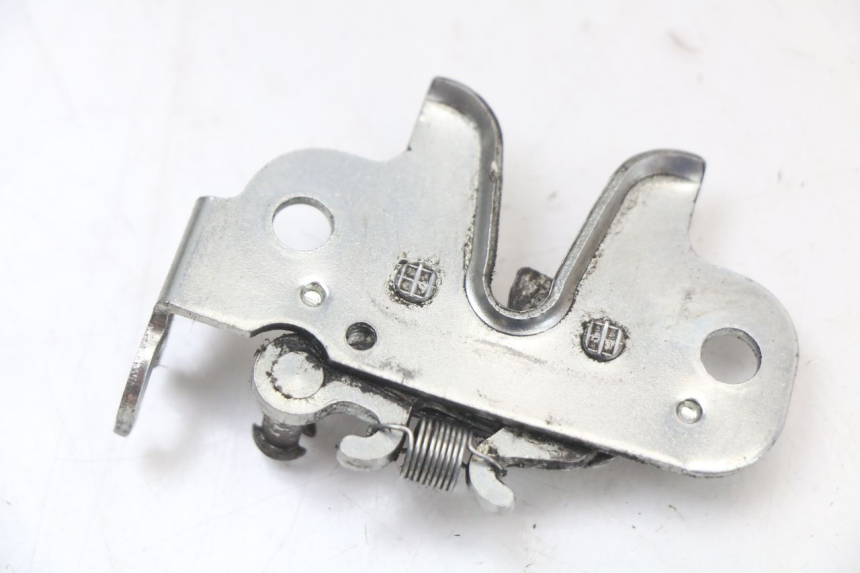 photo de ZAMEK SIEDZENIA PEUGEOT STREETZONE I 2T 50 (2018 - 2020) - Szczegół części