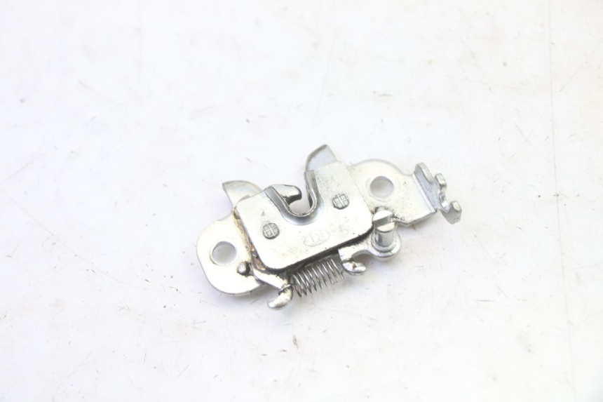 photo de ZAMEK SIEDZENIA PEUGEOT STREETZONE I 2T 50 (2018 - 2020) - Szczegół części