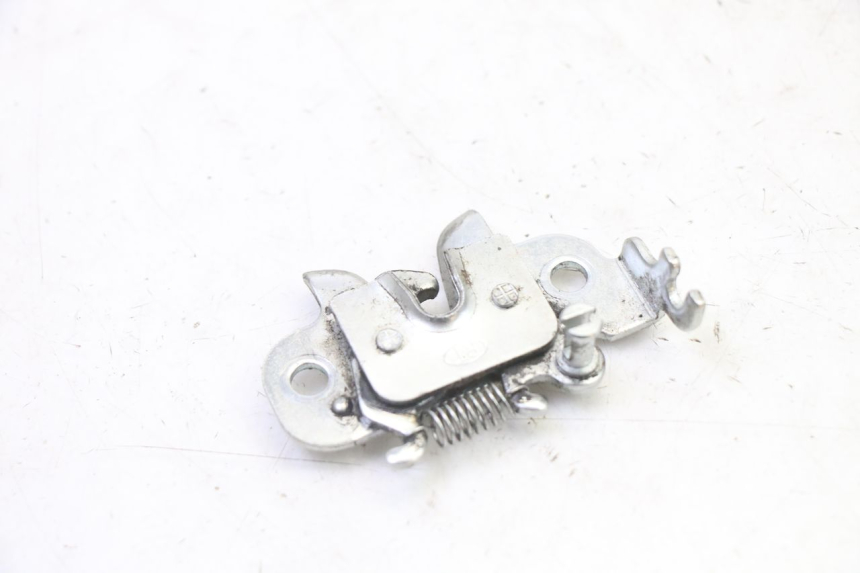 photo de Zamek siedzenia PEUGEOT STREETZONE I NAKED 2T 50 (2018 - 2020) - Szczegół części