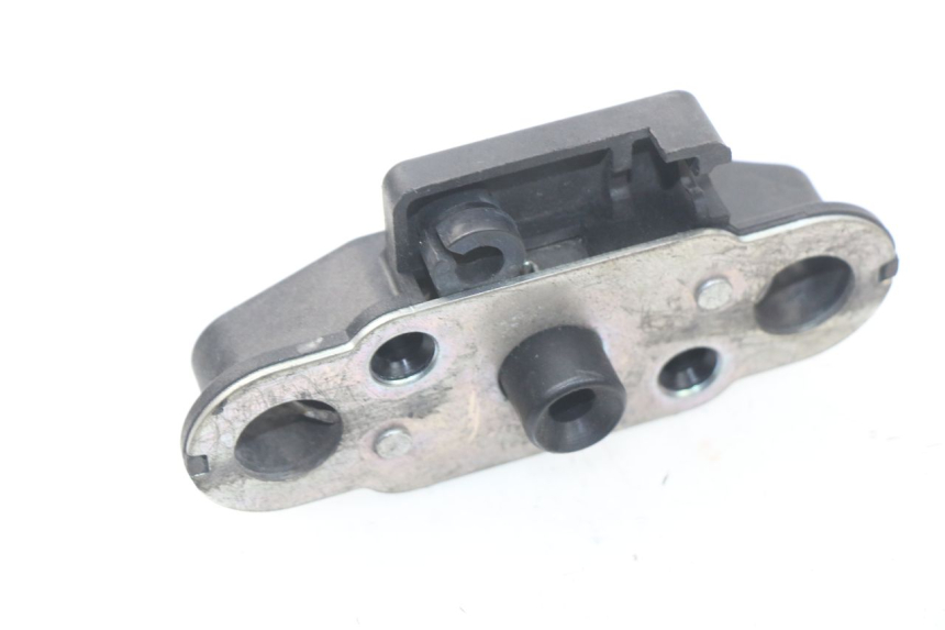 photo de Zamek siedzenia SUZUKI SV S ABS 650 (2003 - 2009) - Szczegół części