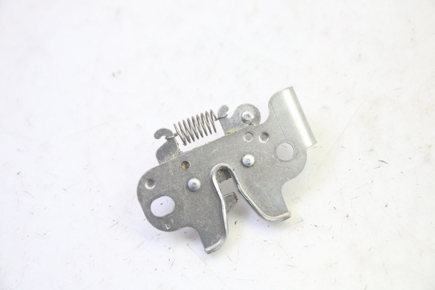 photo de ZAMEK SIEDZENIA YAMAHA TRICITY 300 (2020 - 2024) - Zoom stanu zużycia