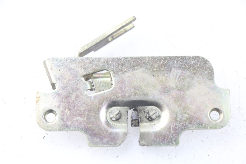 photo de Zamek siedzenia PEUGEOT TWEET 125 (2010 - 2017) - Zoom stanu zużycia