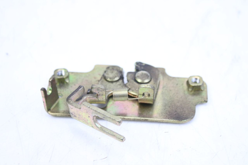 photo de Zamek siedzenia PEUGEOT TWEET 125 (2010 - 2017) - Zoom stanu zużycia