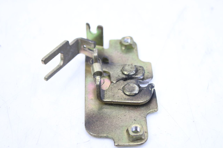 photo de Zamek siedzenia PEUGEOT TWEET 125 (2010 - 2017) - Inny kąt widzenia