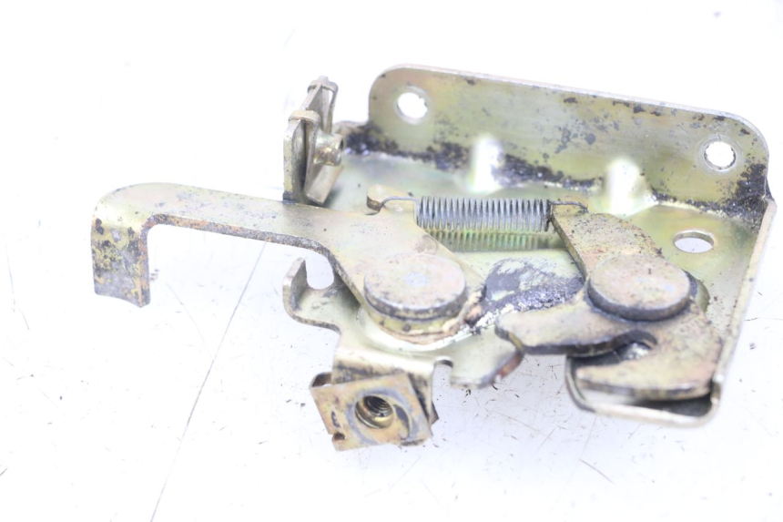 photo de ZAMEK SIEDZENIA PIAGGIO TYPHOON 80 (1994 - 1997) - Zoom stanu zużycia