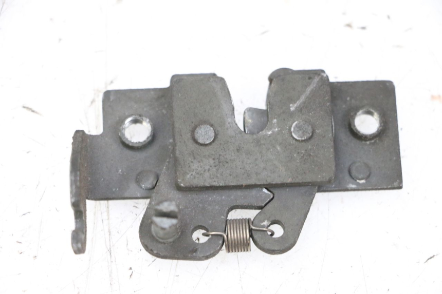 photo de Zamek siedzenia PIAGGIO VESPA GTS SUPER IE 125 (2009 - 2016) - Widok główny