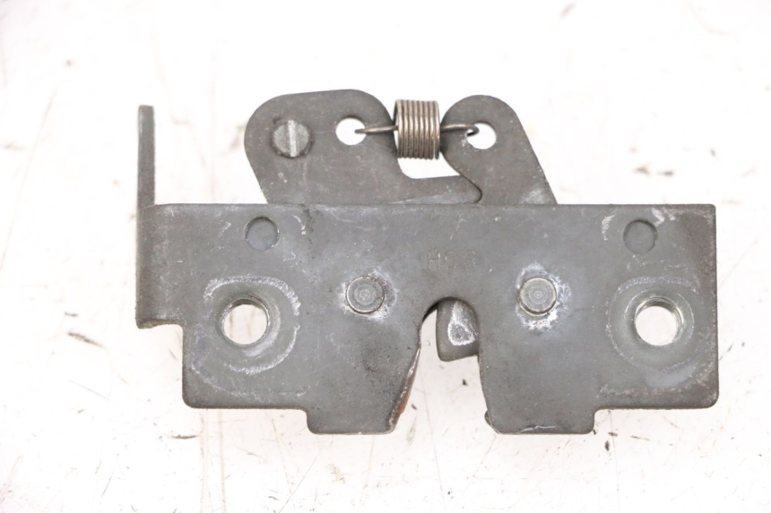 photo de Zamek siedzenia PIAGGIO VESPA GTS SUPER IE 125 (2009 - 2016) - Inny kąt widzenia