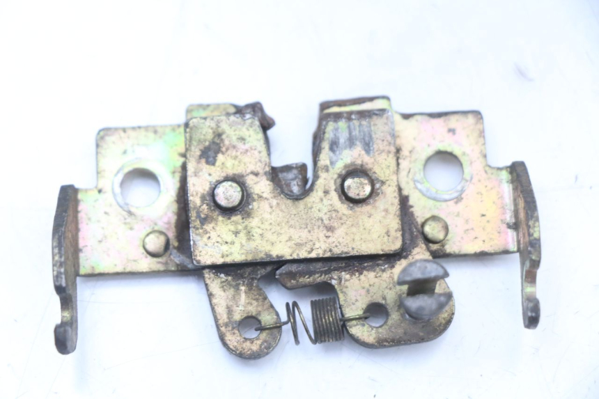 photo de Zamek siedzenia PEUGEOT VIVACITY NEW 4T 50 (2008 - 2017) - Zoom stanu zużycia