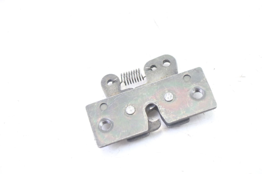 photo de Zamek siedzenia PEUGEOT VIVACITY 50 (2004 - 2009) - Zoom stanu zużycia