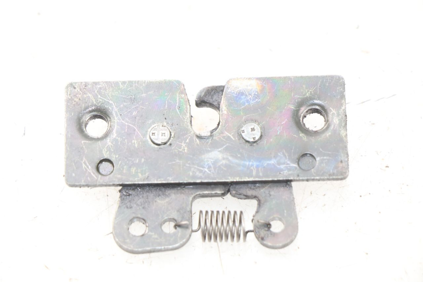 photo de Zamek siedzenia PEUGEOT VIVACITY 100 (1999 - 2008) - Szczegół części