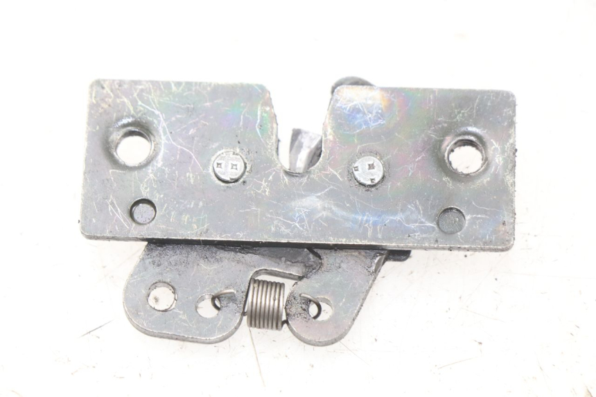 photo de Zamek siedzenia PEUGEOT VIVACITY 100 (1999 - 2008) - Zoom stanu zużycia