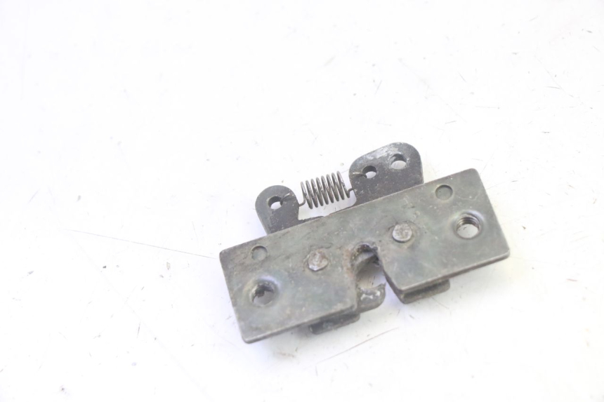 photo de Zamek siedzenia PEUGEOT VIVACITY 100 (1999 - 2008) - Zoom stanu zużycia