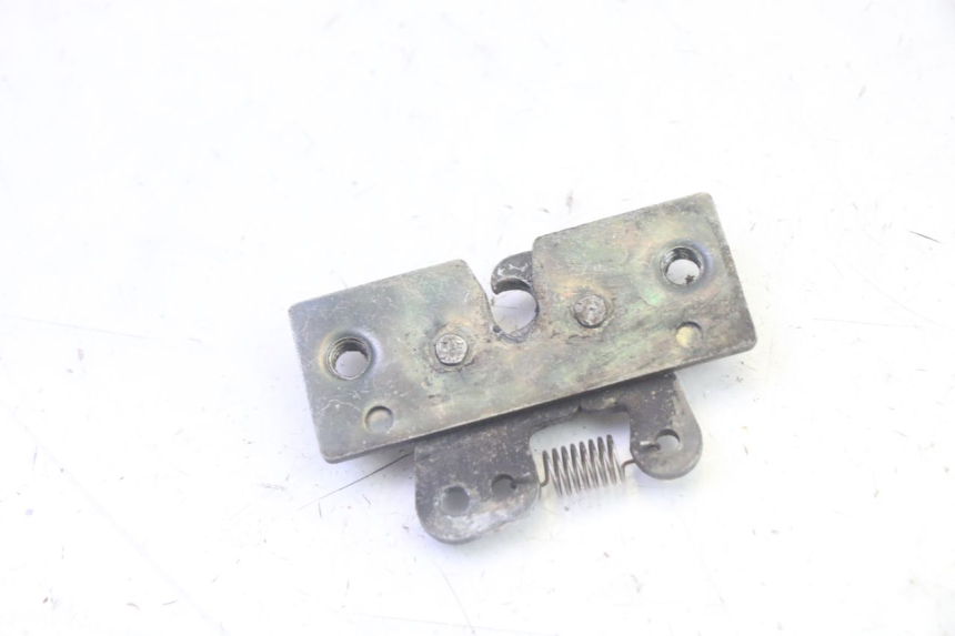 photo de Zamek siedzenia PEUGEOT VIVACITY 100 (1999 - 2008) - Inny kąt widzenia