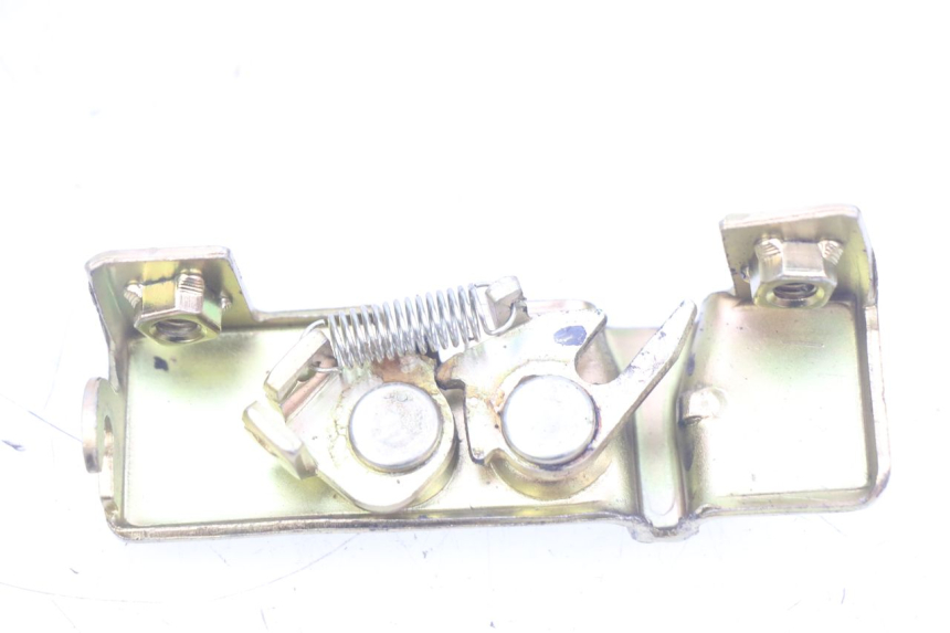 photo de ZAMEK SIEDZENIA DAELIM VJ ROADWIN FI 125 (2008 - 2017) - Zbliżenie techniczne