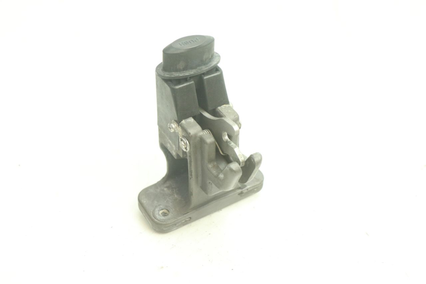 photo de ZAMEK SIEDZENIA YAMAHA WAVE RUNNER GP R 1200 (2000 - 2003) - Szczegół części