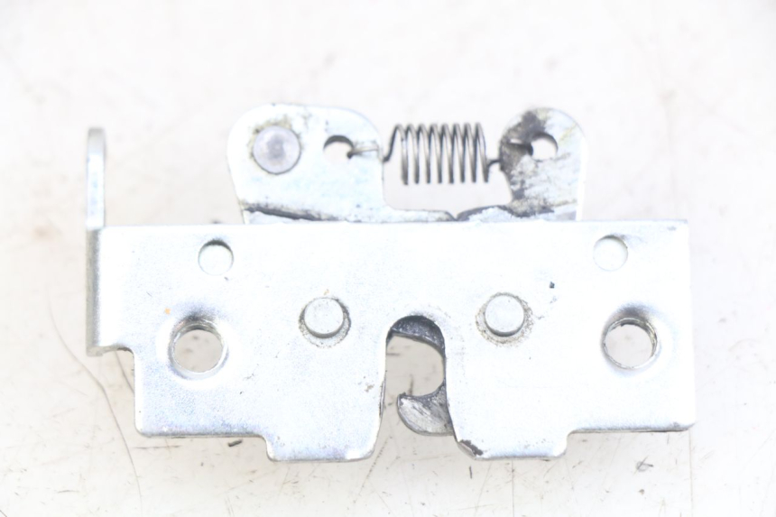 photo de Zamek siedzenia YAMAHA XMAX X-MAX 125 (2006 - 2009) - Szczegół części