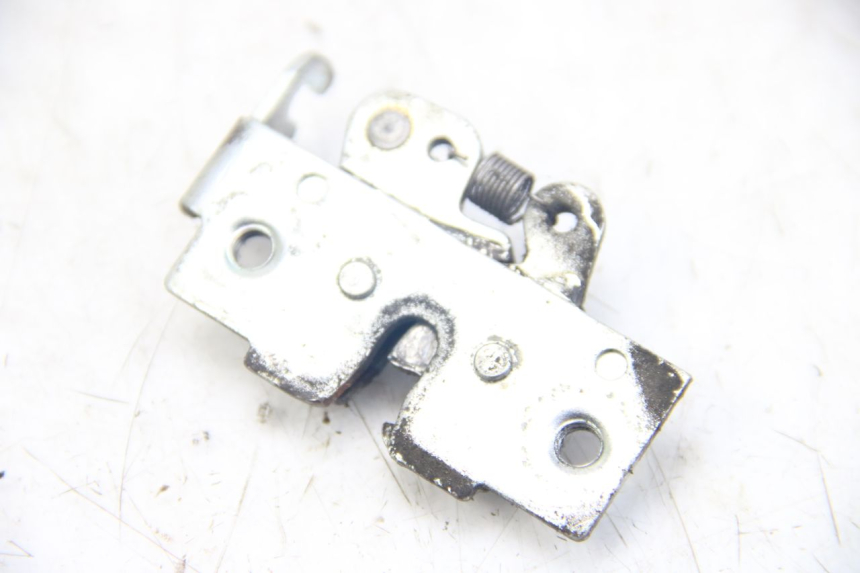 photo de Zamek siedzenia YAMAHA XMAX X-MAX 125 (2006 - 2009) - Szczegół części