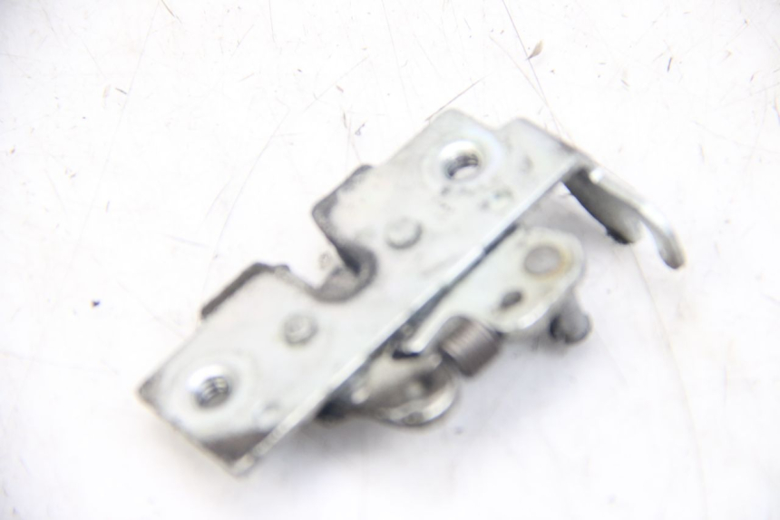 photo de Zamek siedzenia YAMAHA XMAX X-MAX 125 (2006 - 2009) - Zoom stanu zużycia