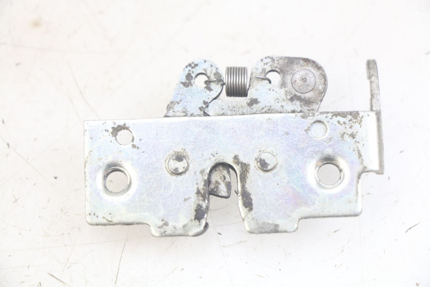 photo de Zamek siedzenia YAMAHA XMAX X-MAX 125 (2006 - 2009) - Zoom stanu zużycia