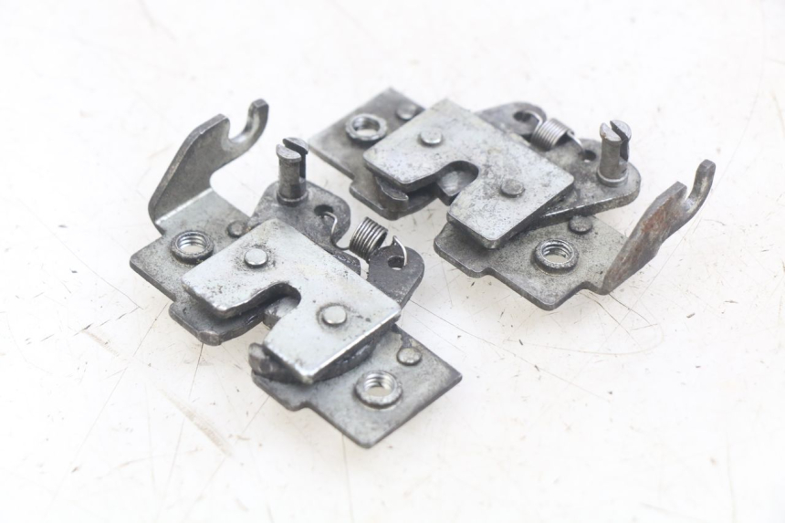 photo de Zamek siedzenia YAMAHA X-MAX XMAX 250 (2006 - 2009) - Zoom stanu zużycia