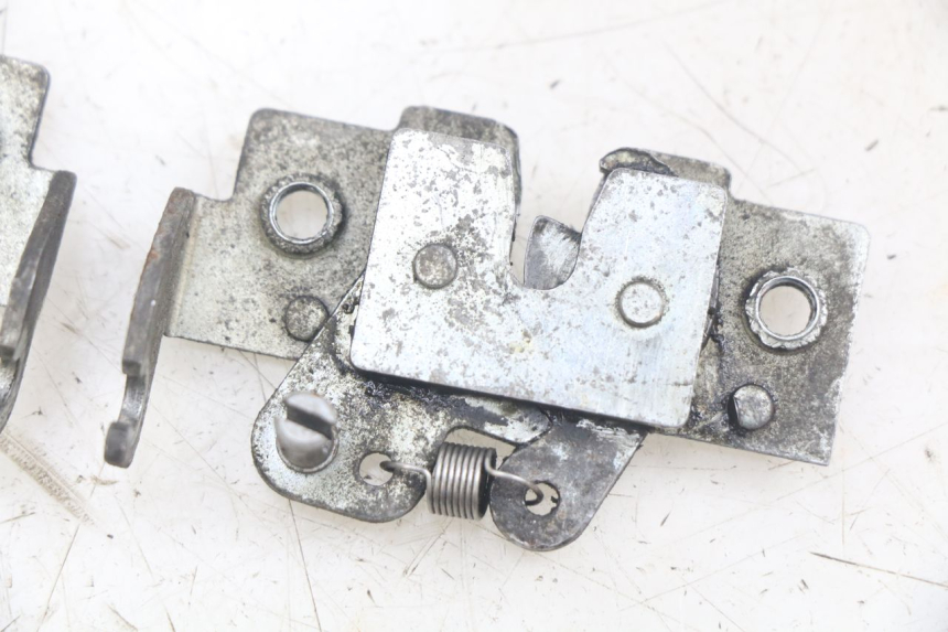 photo de Zamek siedzenia YAMAHA X-MAX XMAX 250 (2006 - 2009) - Inny kąt widzenia