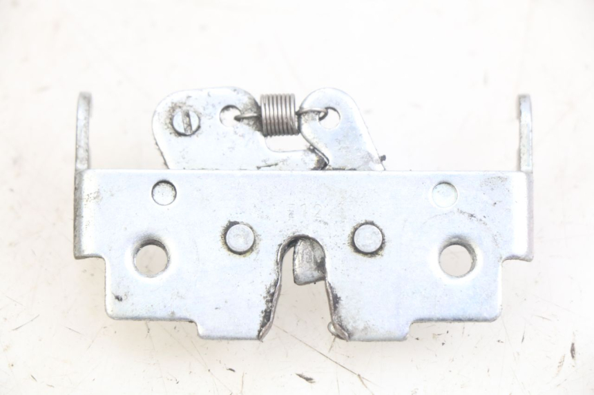 photo de Zamek siedzenia YAMAHA X-MAX XMAX 125 (2010 - 2013) - Zoom stanu zużycia