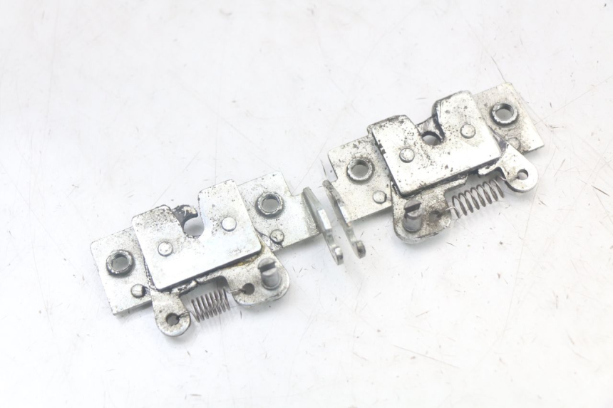 photo de Zamek siedzenia YAMAHA XMAX X-MAX 125 (2006 - 2009) - Zoom stanu zużycia