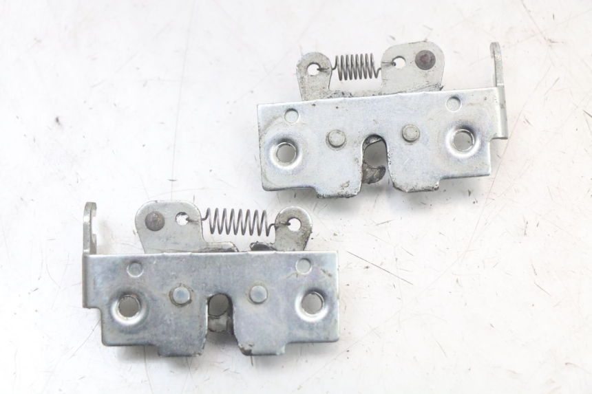 photo de Zamek siedzenia YAMAHA XMAX X-MAX 125 (2006 - 2009) - Inny kąt widzenia