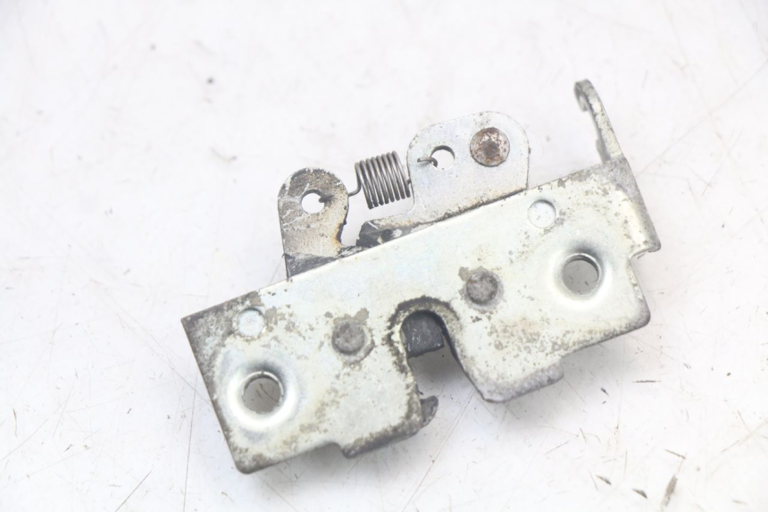 photo de Zamek siedzenia YAMAHA XMAX X-MAX 125 (2006 - 2009) - Zoom stanu zużycia