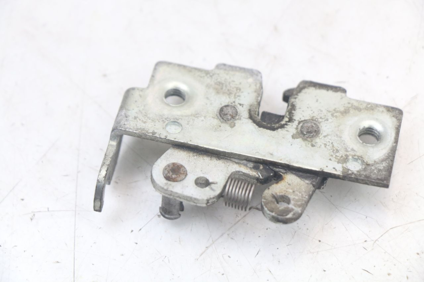 photo de Zamek siedzenia YAMAHA XMAX X-MAX 125 (2006 - 2009) - Inny kąt widzenia