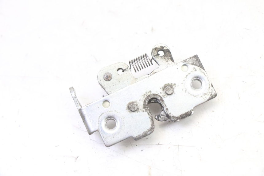 photo de Zamek siedzenia YAMAHA XMAX X-MAX 125 (2006 - 2009) - Zoom stanu zużycia