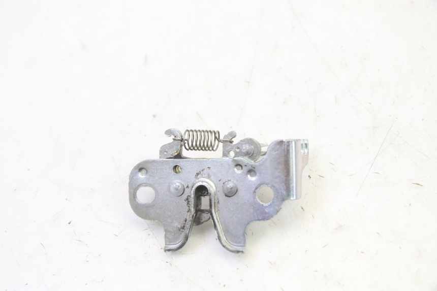 photo de Zamek siedzenia YAMAHA XMAX X-MAX 125 (2021 - 2025) - Zoom stanu zużycia