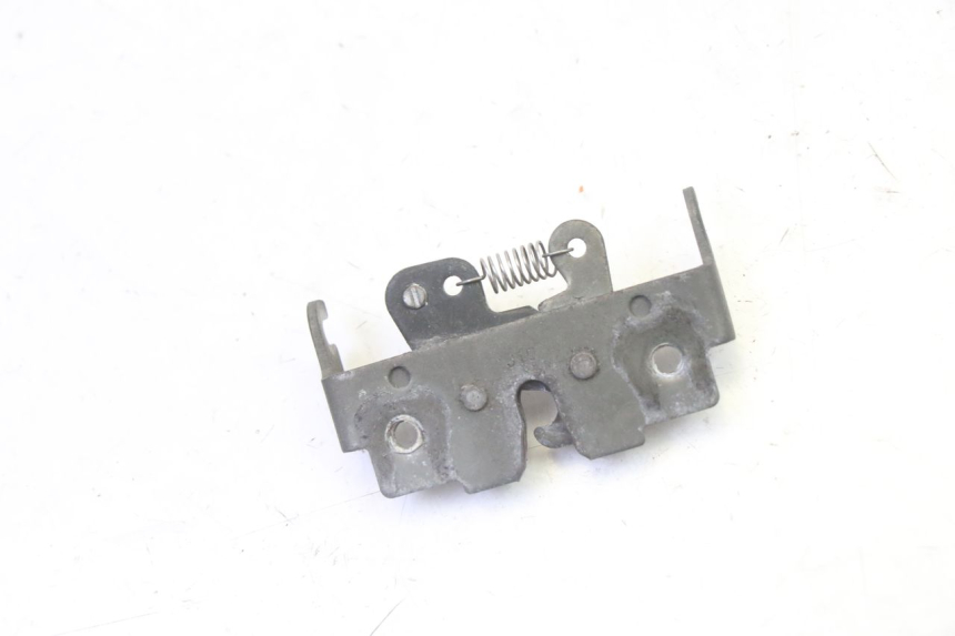 photo de Zamek siedzenia YAMAHA X-MAX XMAX 125 (2010 - 2013) - Zoom stanu zużycia