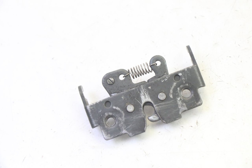 photo de Zamek siedzenia YAMAHA X-MAX XMAX 125 (2010 - 2013) - Zoom stanu zużycia