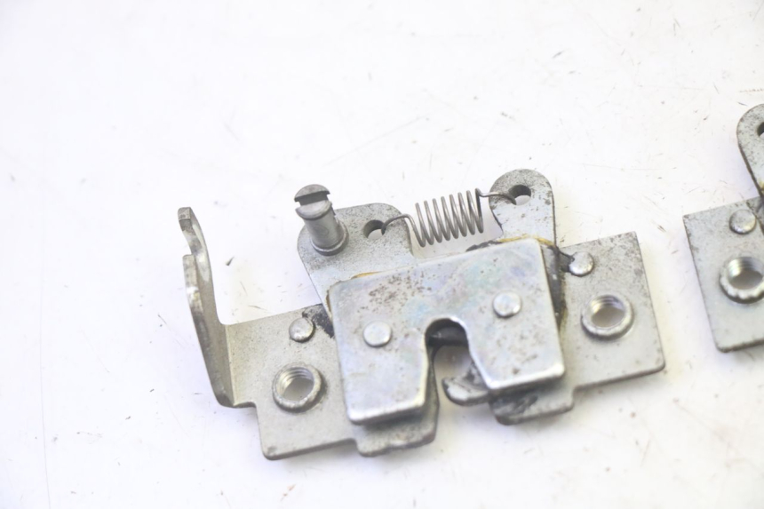 photo de Zamek siedzenia YAMAHA X-MAX XMAX 250 (2006 - 2009) - Szczegół części