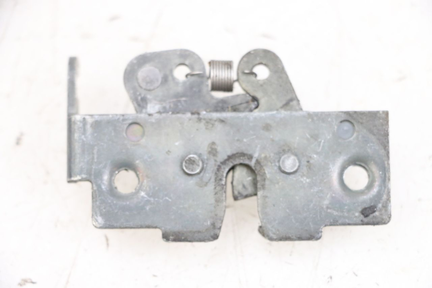 photo de Zamek siedzenia YAMAHA XMAX X-MAX 125 (2006 - 2009) - Zoom stanu zużycia