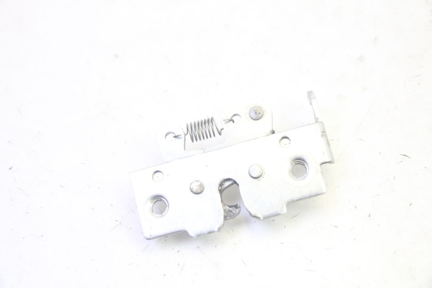 photo de Zamek siedzenia YAMAHA XMAX X-MAX 125 (2006 - 2009) - Zoom stanu zużycia