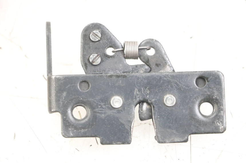 photo de ZAMEK SIEDZENIA PIAGGIO X10 125 (2012 - 2017) - Szczegół części