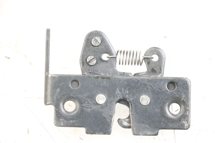 photo de ZAMEK SIEDZENIA PIAGGIO X10 125 (2012 - 2017) - Zoom stanu zużycia