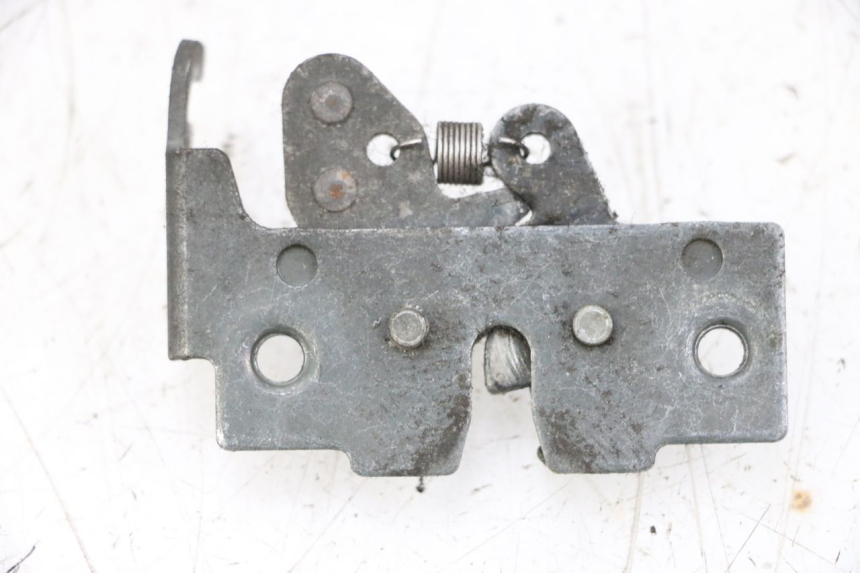 photo de Zamek siedzenia PIAGGIO X8 125 (2004 - 2007) - Szczegół części