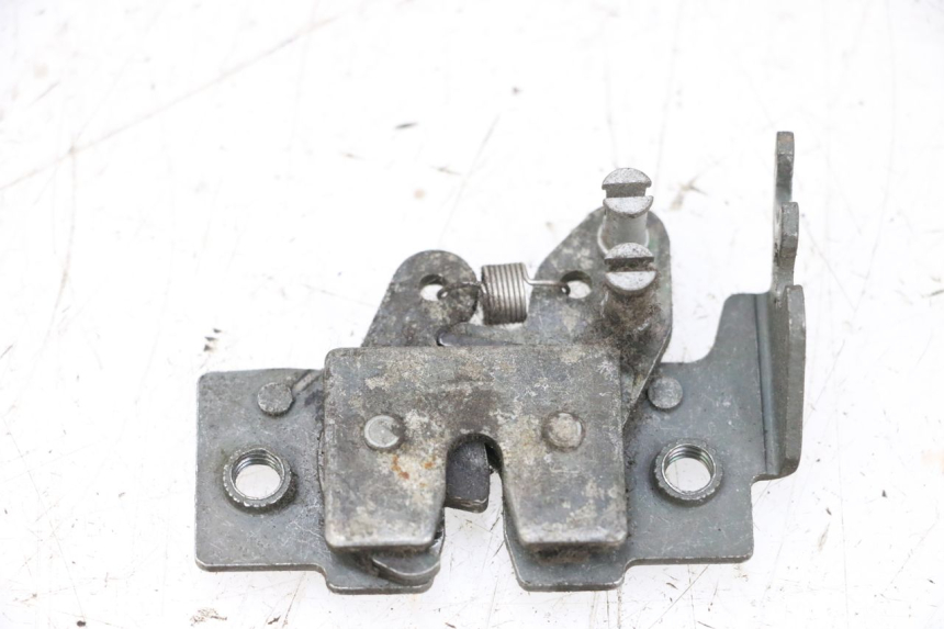 photo de Zamek siedzenia PIAGGIO X8 125 (2004 - 2007) - Zoom stanu zużycia