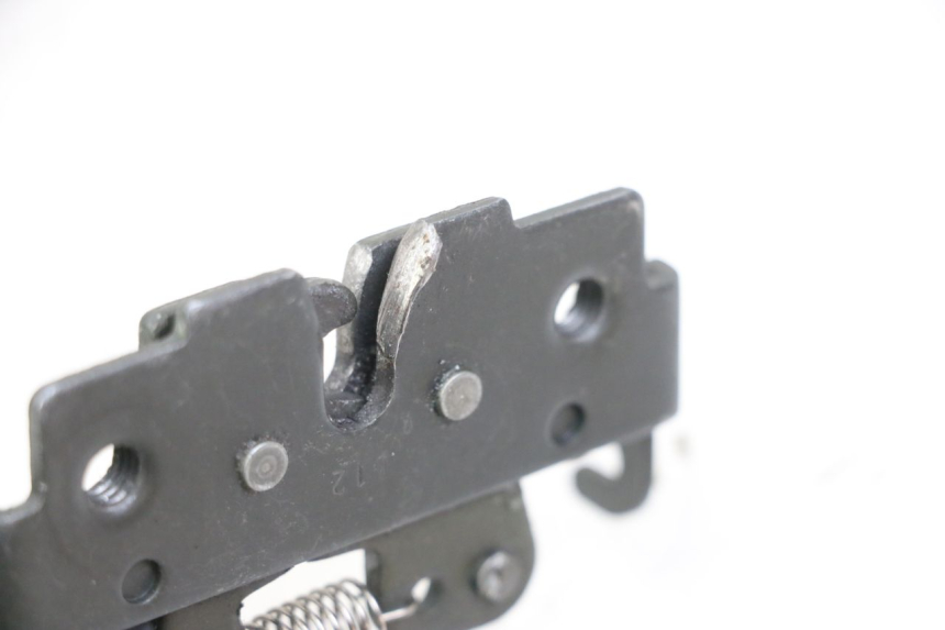 photo de ZAMEK SIEDZENIA PIAGGIO XEVO - X EVO 125 (2007 - 2017) - Szczegół części