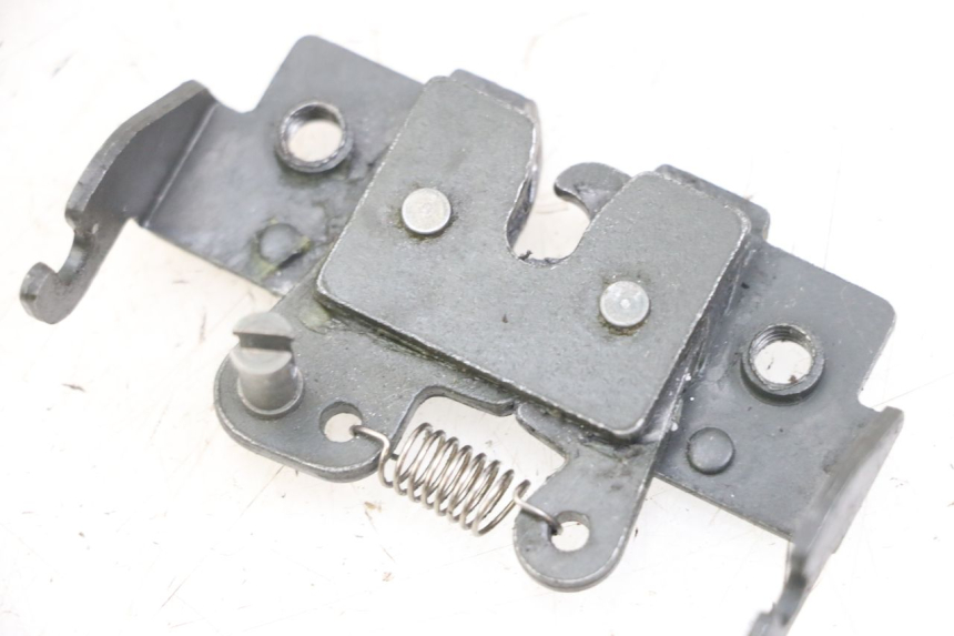 photo de ZAMEK SIEDZENIA PIAGGIO XEVO - X EVO 125 (2007 - 2017) - Zoom stanu zużycia