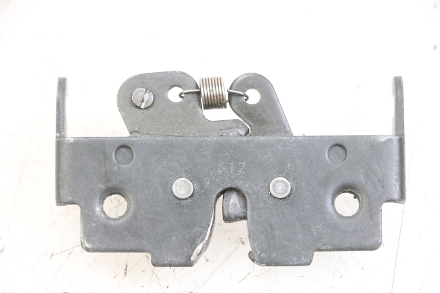 photo de ZAMEK SIEDZENIA PIAGGIO XEVO - X EVO 125 (2007 - 2017) - Inny kąt widzenia